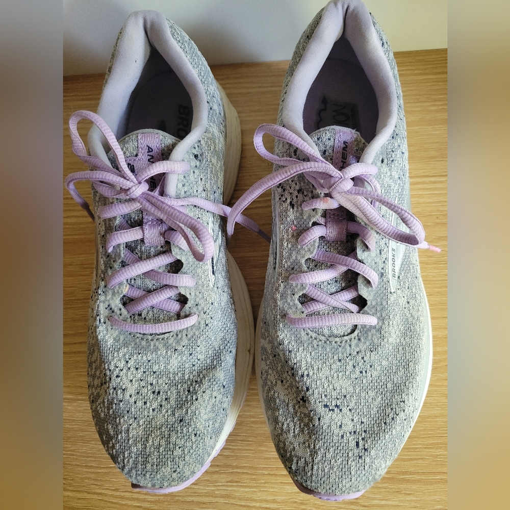 Brooks Women's Tennis Shoe size 9
